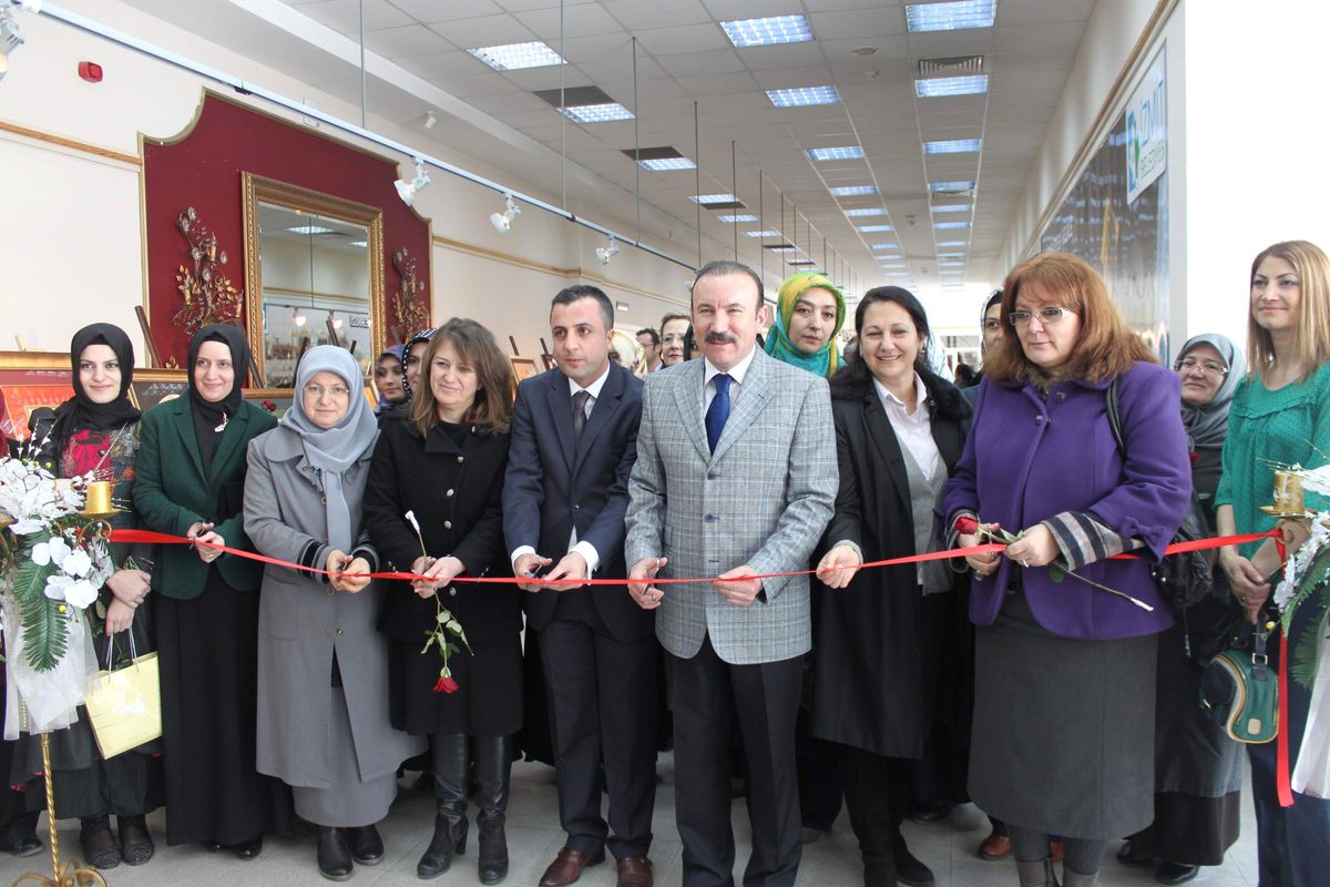 Kadınlar Günü İçin Hat Sanatı Sergisi
