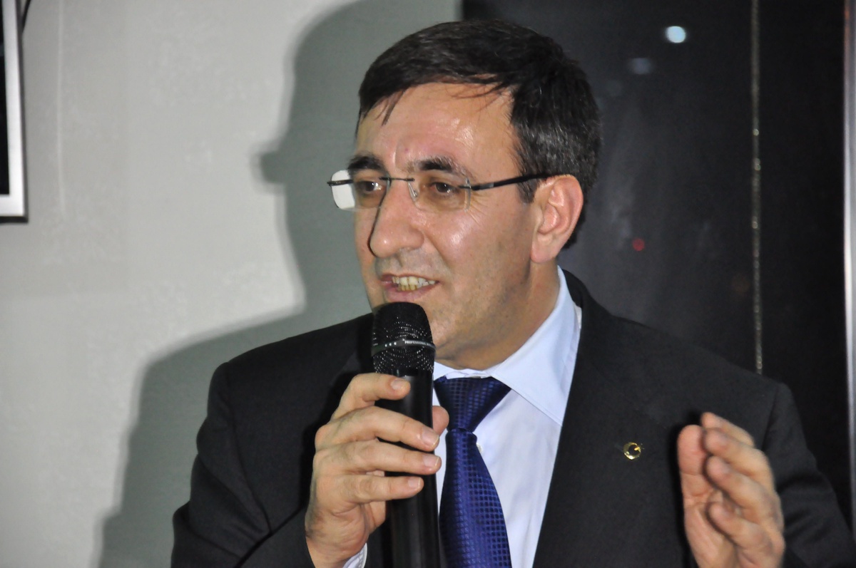 Kalkınma Bakanı Yılmaz, Öğrencilerle Bir Araya Geldi