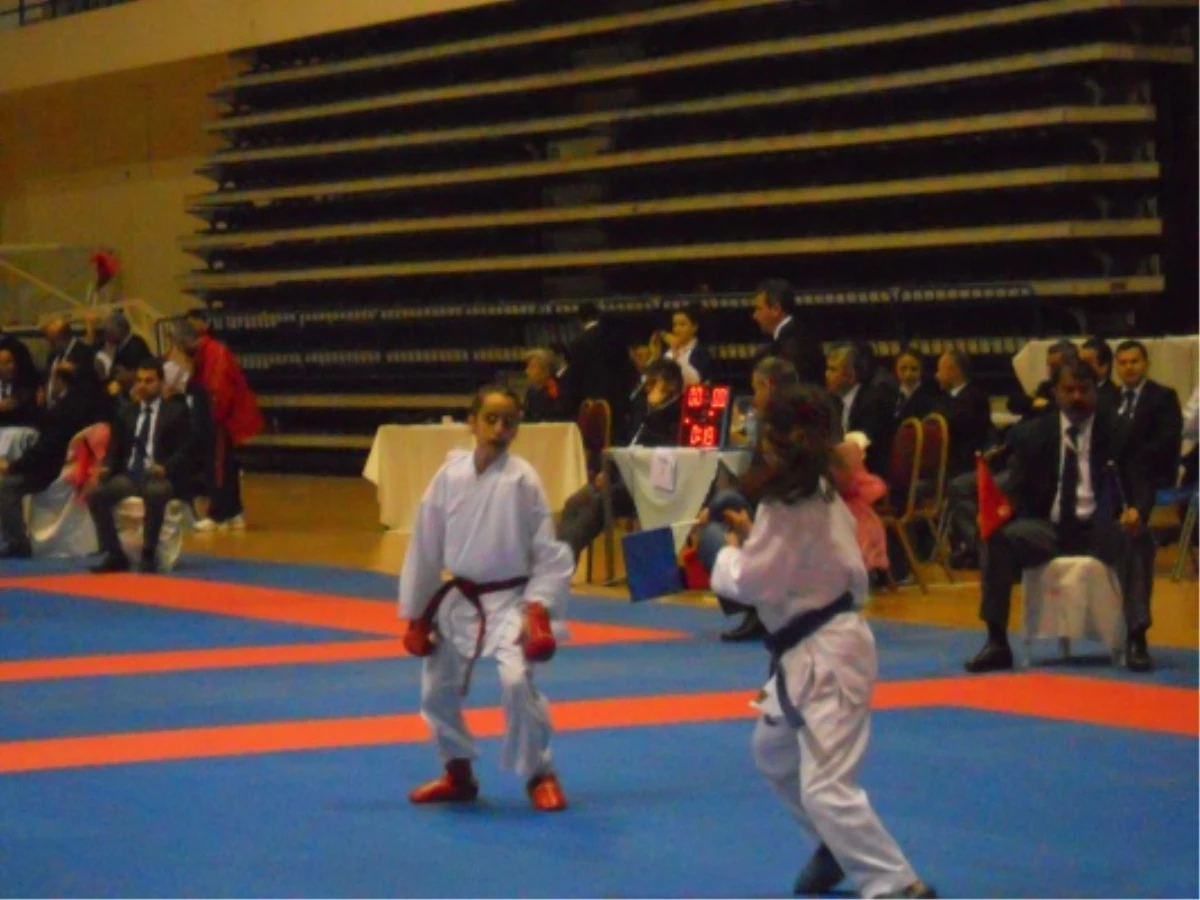Karate Takımı İzmir\'den Başarıyla Döndü