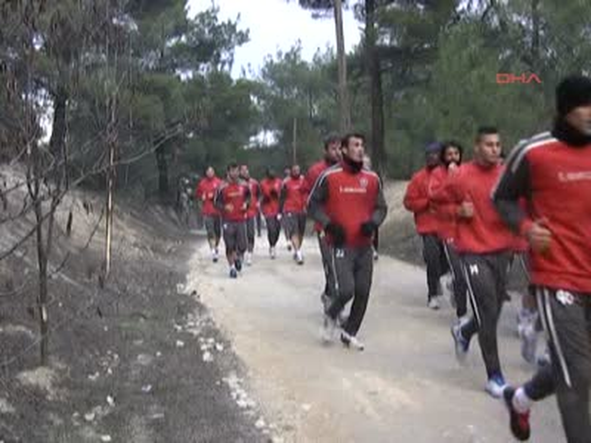 Kardemir Karabükspor Teknik Direktörü Bakkal Karizmayı Çizdirdik