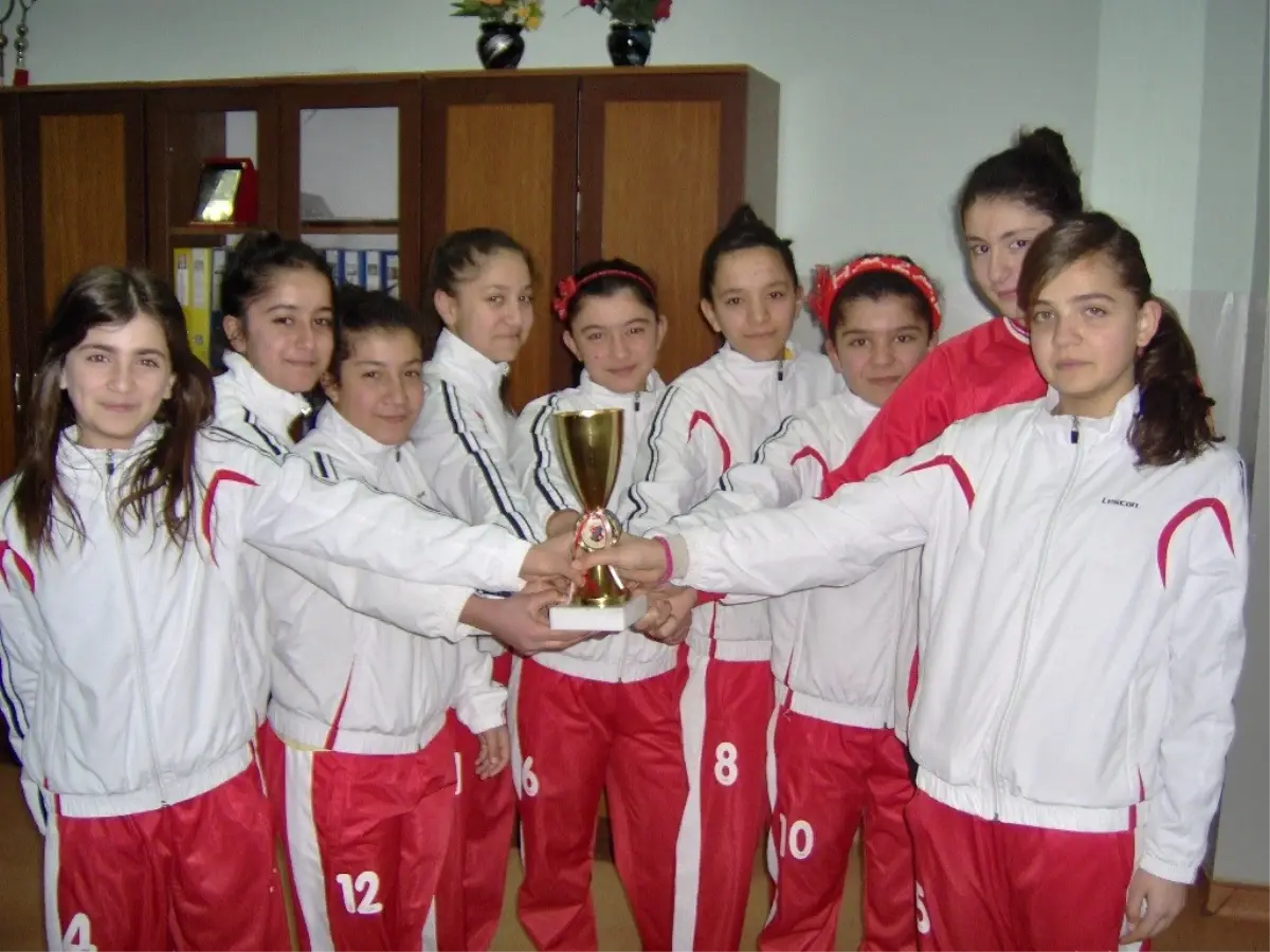 Konak Mahmut Kömürkara Orta Okulu Öğrencileri Başarılı Döndü