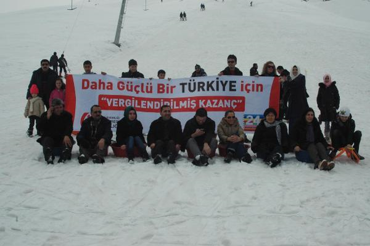 Maliyecilerin Leğenli Kayak Yarışması