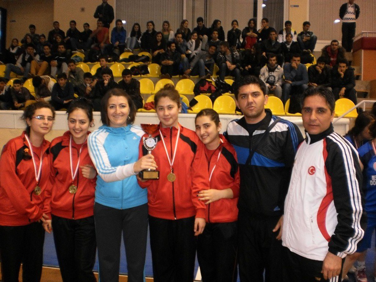 Manisa\'daki Badminton Müsabakalarına Selendi Damgası