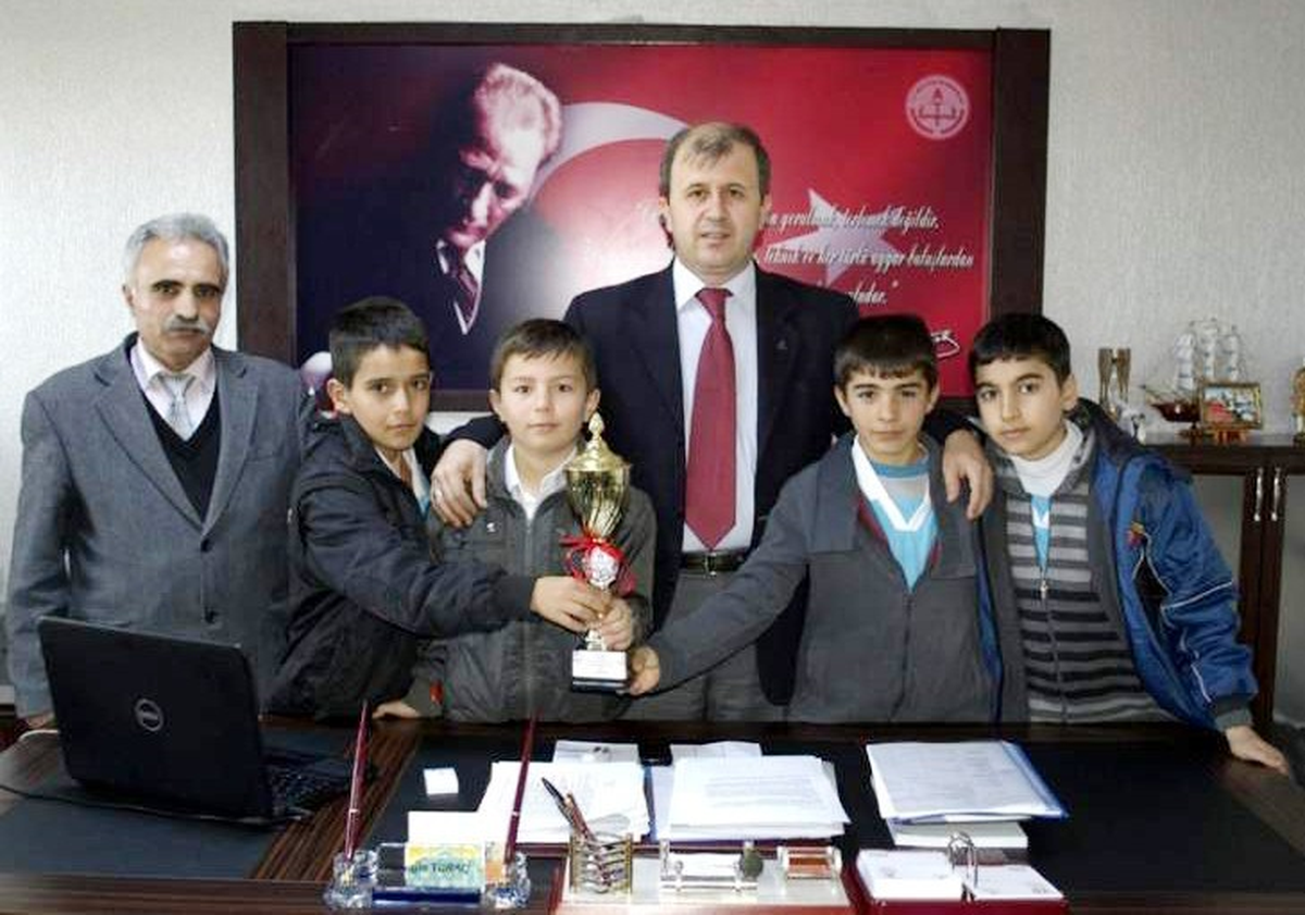 Masa Tenisi Turnuvasında Dereceye Giren Öğrencilerden Turaç\'a Ziyaret