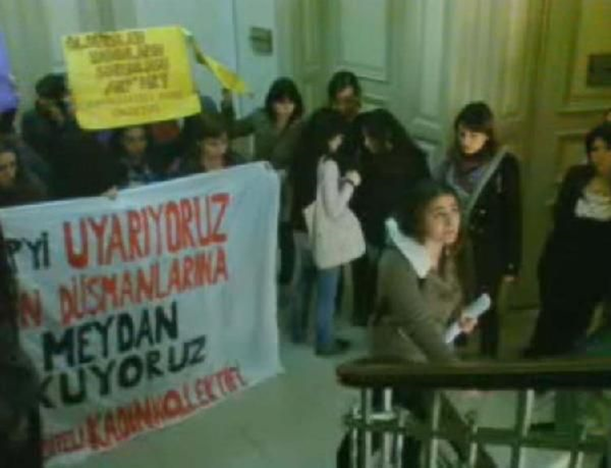 Öğrenciler, Aile ve Sosyal Politikalar İl Müdürlüğü\'nde Eylem Yaptı