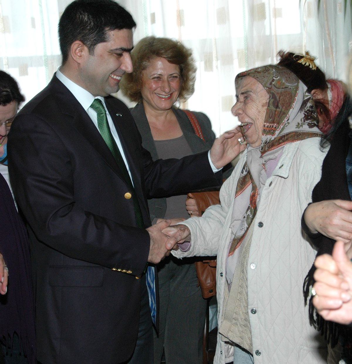 Ömer Günel, Annelerle Kucaklaştı