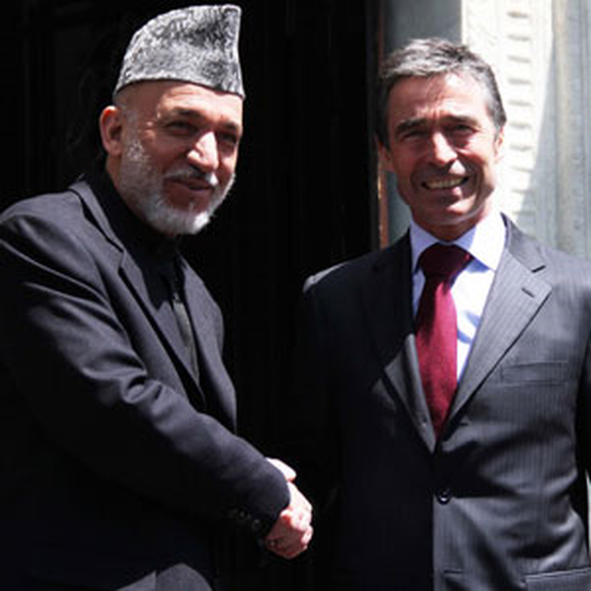 Rasmussen Afganistan\'da Karzai ile Bir Araya Geldi