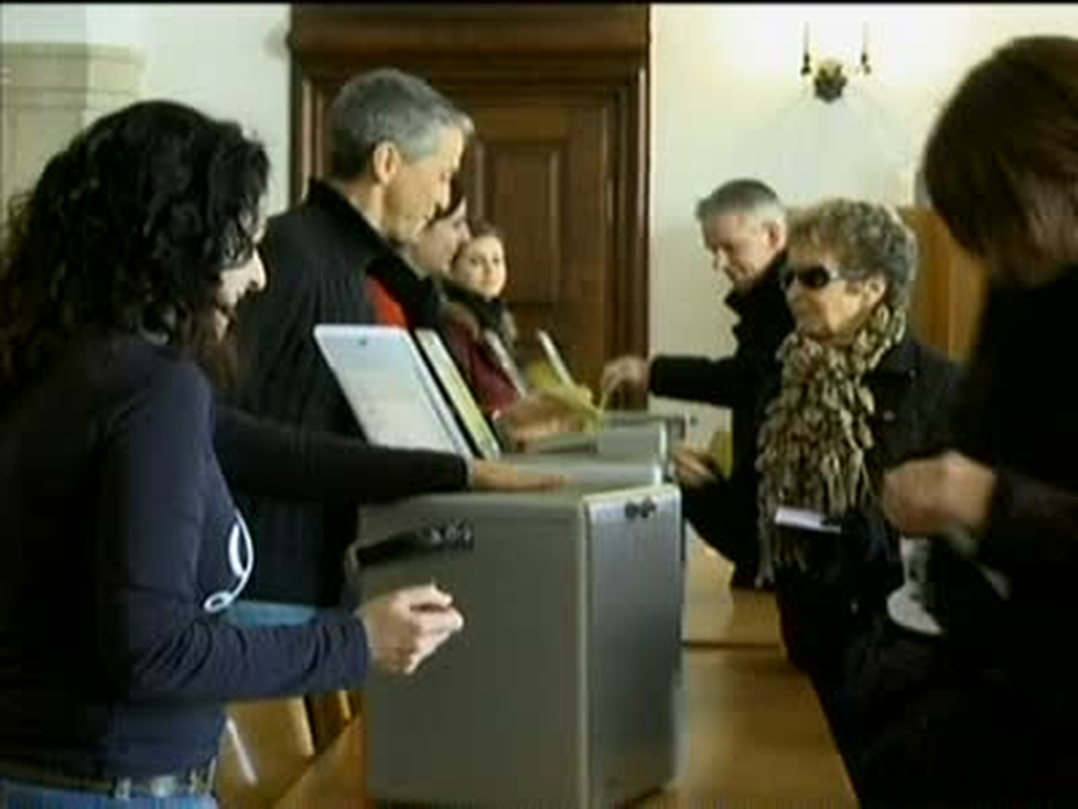 Referandum İsviçre\'deki Ceo\'lara Rekor Maaş Ödemelerini Frenleyecek
