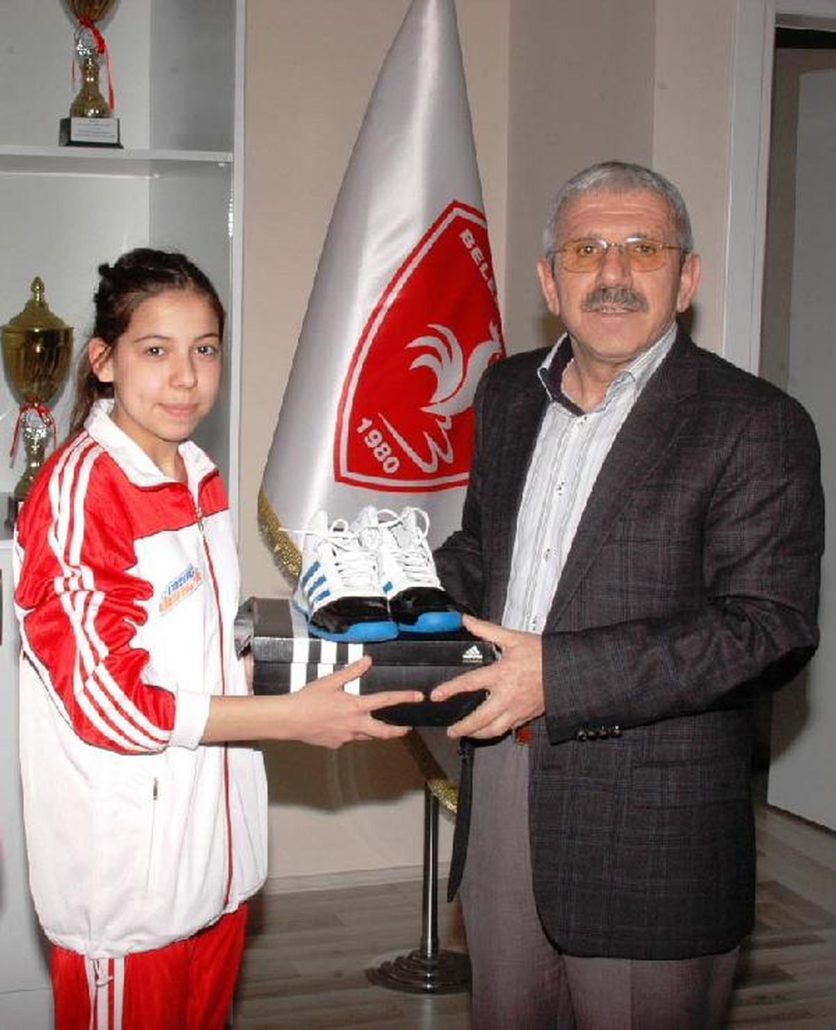 Şampiyonluk Primi Bir Çift Ayakkabı