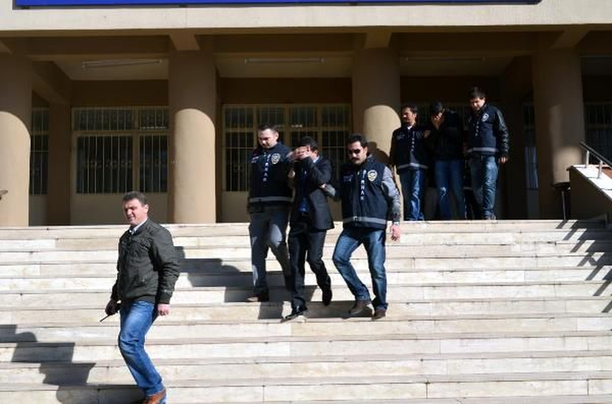 Şırnak\'ta 12 Kilo Altın Çalan Soyguncular, Polisten Kaçamadı