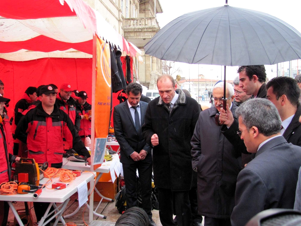 Sivas\'ta Deprem Sergisi 7 Mart Deprem Haftası Nedeniyle \'Kurtarma ve Teknoloji Malzemeleri Sergisi\'...