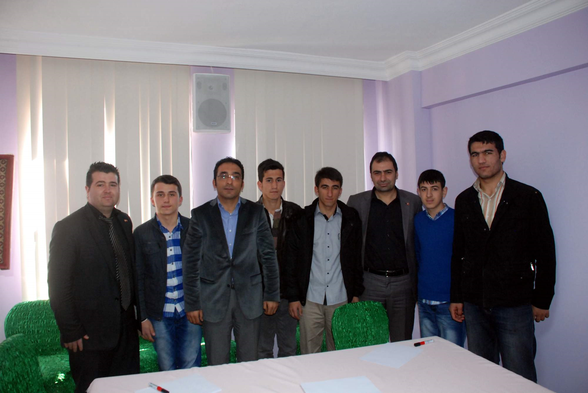 Suşehri Ülkü Ocakları Bilgi Yarışması Düzenledi