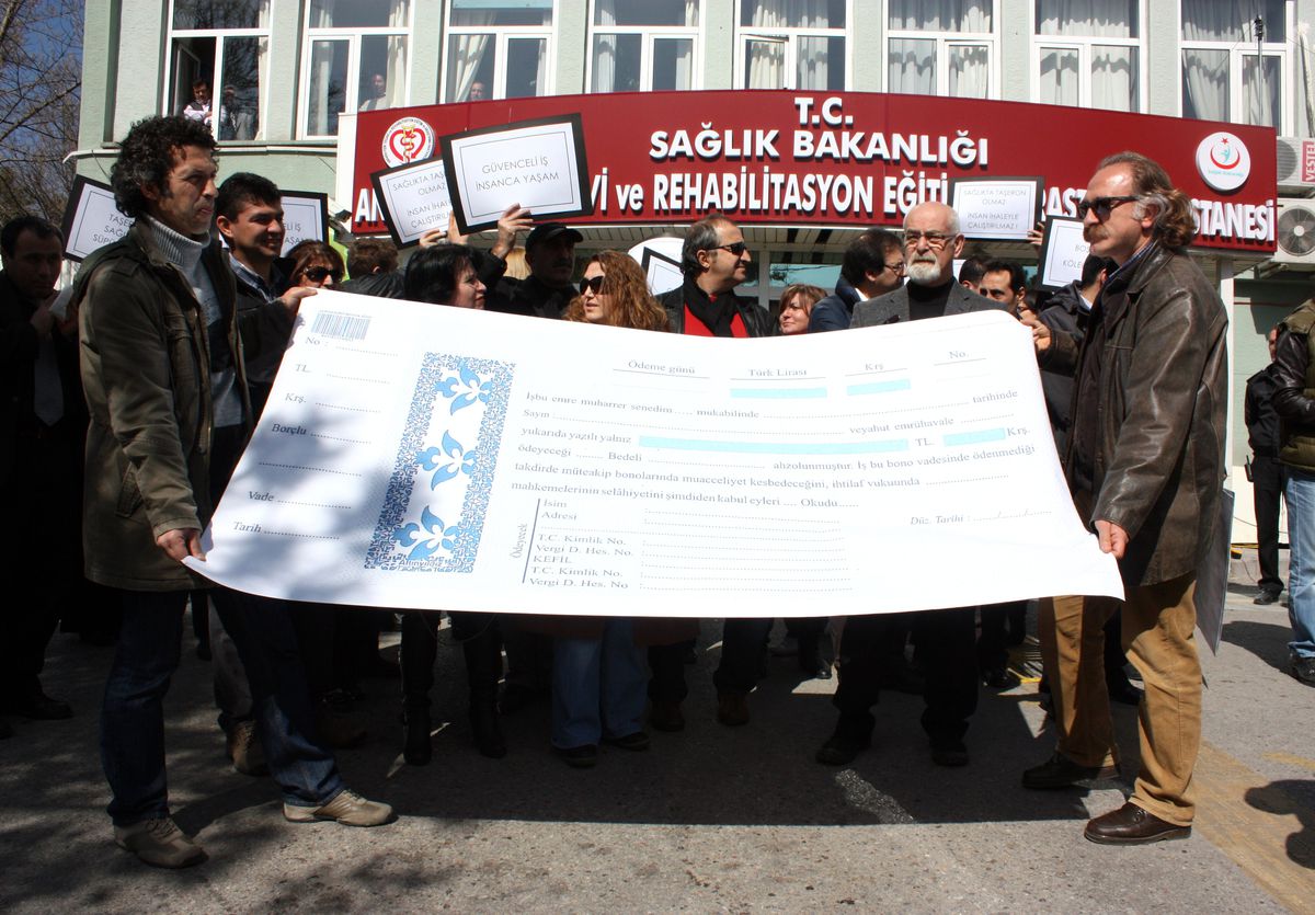Türk Tabipler Birliği\'nden \'Taşeron\' Protestosu