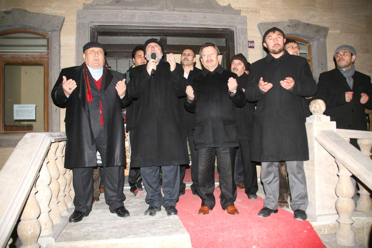 Yozgatlı Hayırsever İş Adamı Bilal Şahin İşçilerini Umreye Uğurladı