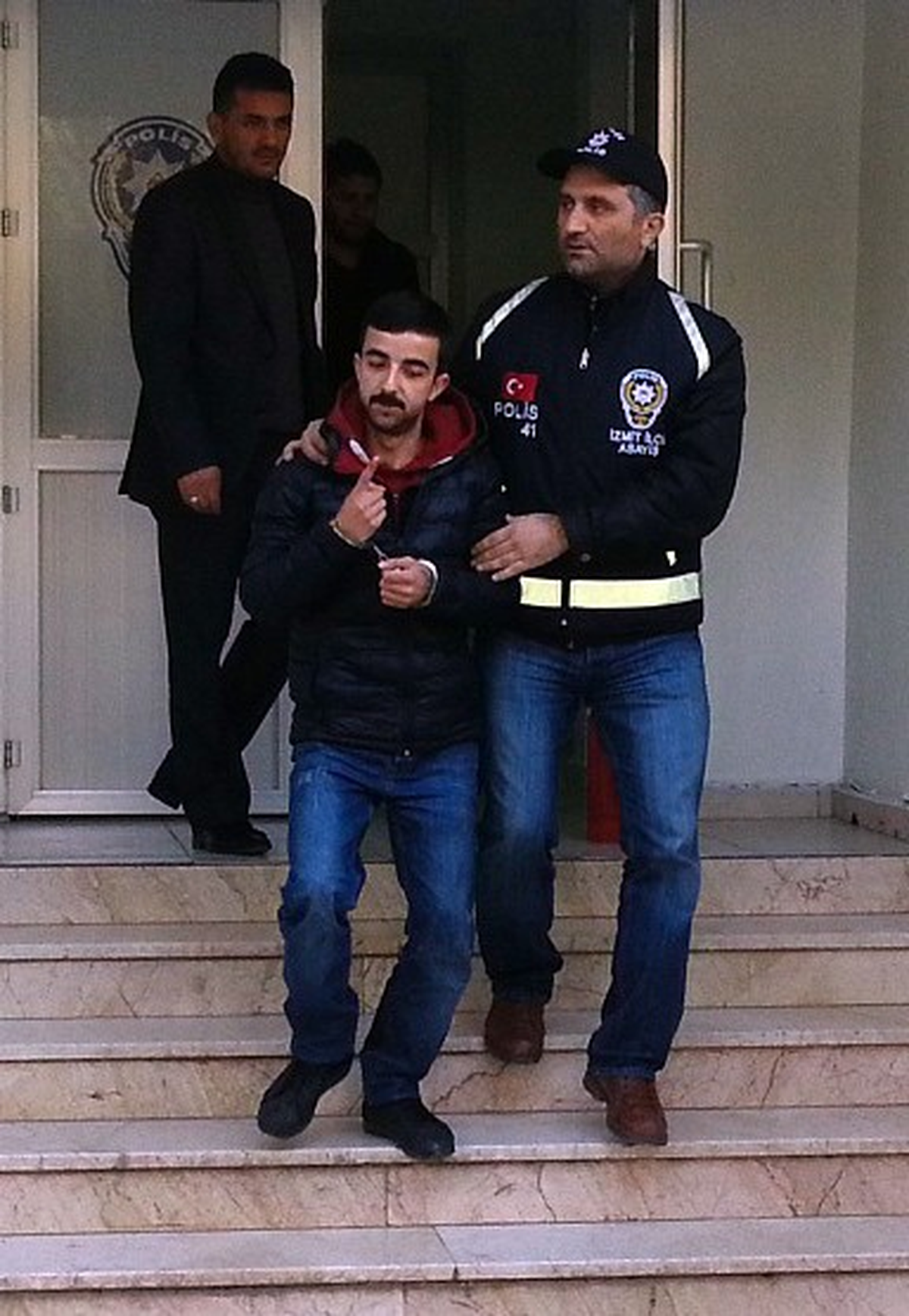 Ablasının Birlikte Yaşadığı Kişiyi Vurdu