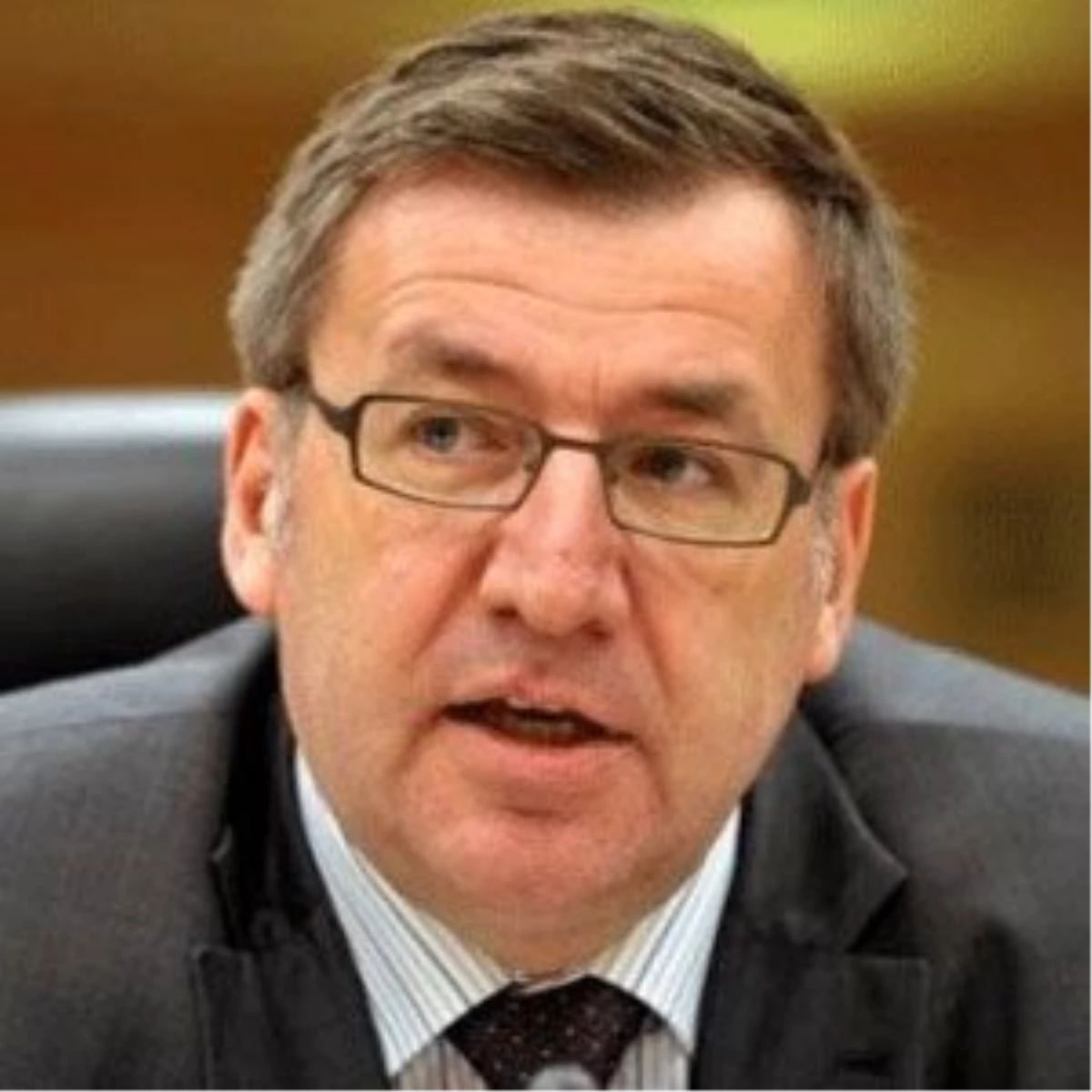 Belçika Maliye Bakanı Vanackere İstifa Etti