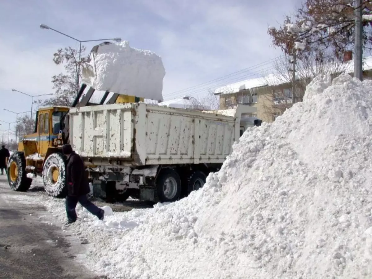 Büyükşehir Belediyesi\'nden Kar Seferberliği...
