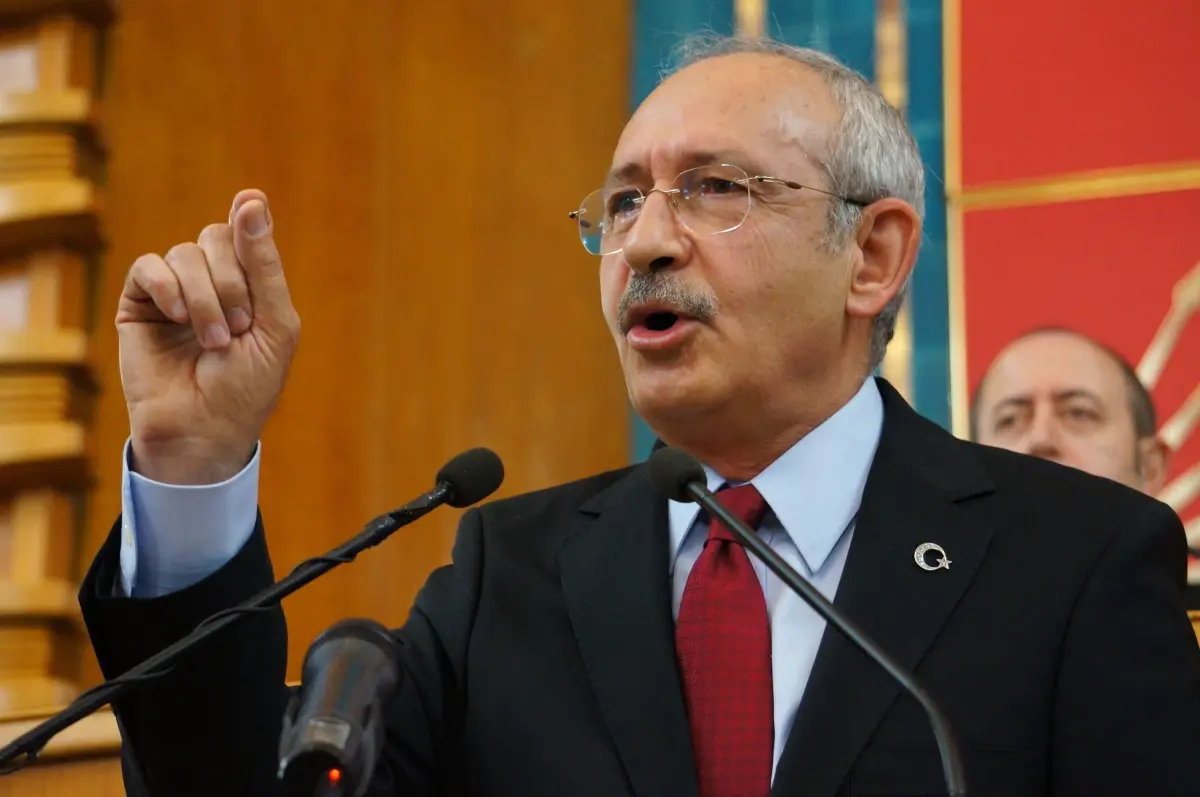 CHP Genel Başkanı Kılıçdaroğlu, Kürsüyü Kadın Çiftçilere Teslim Etti