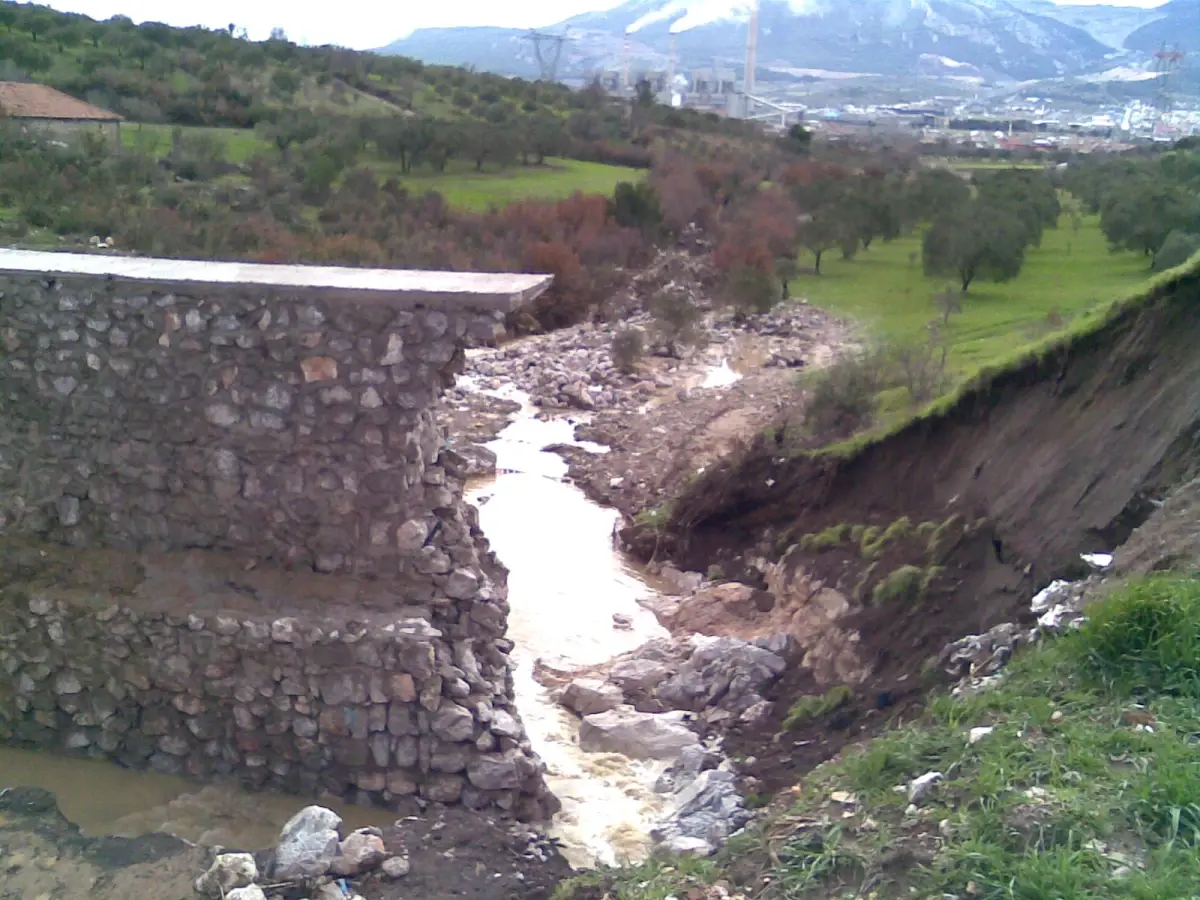 DSİ\'nin Soma\'da Yaptığı Taşkın Önleme Seti Yıkıldı