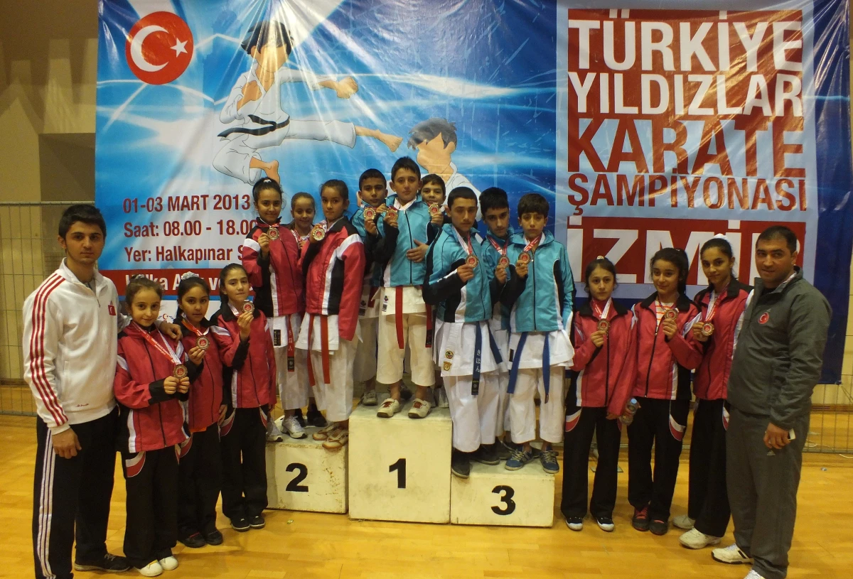 Erzurumlu 25 Karateciden 18\'i Madalya Kazandı