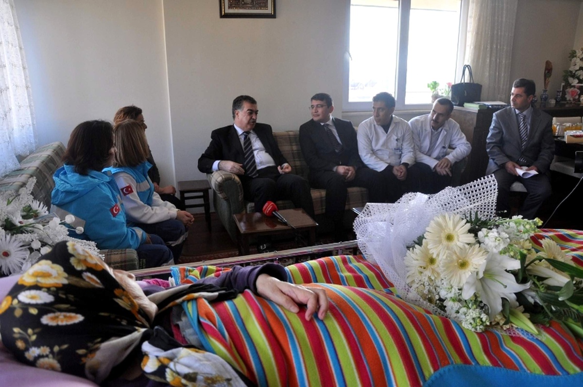 Evda Sağlık Hizmeti Alan Hastaya Vali Morali