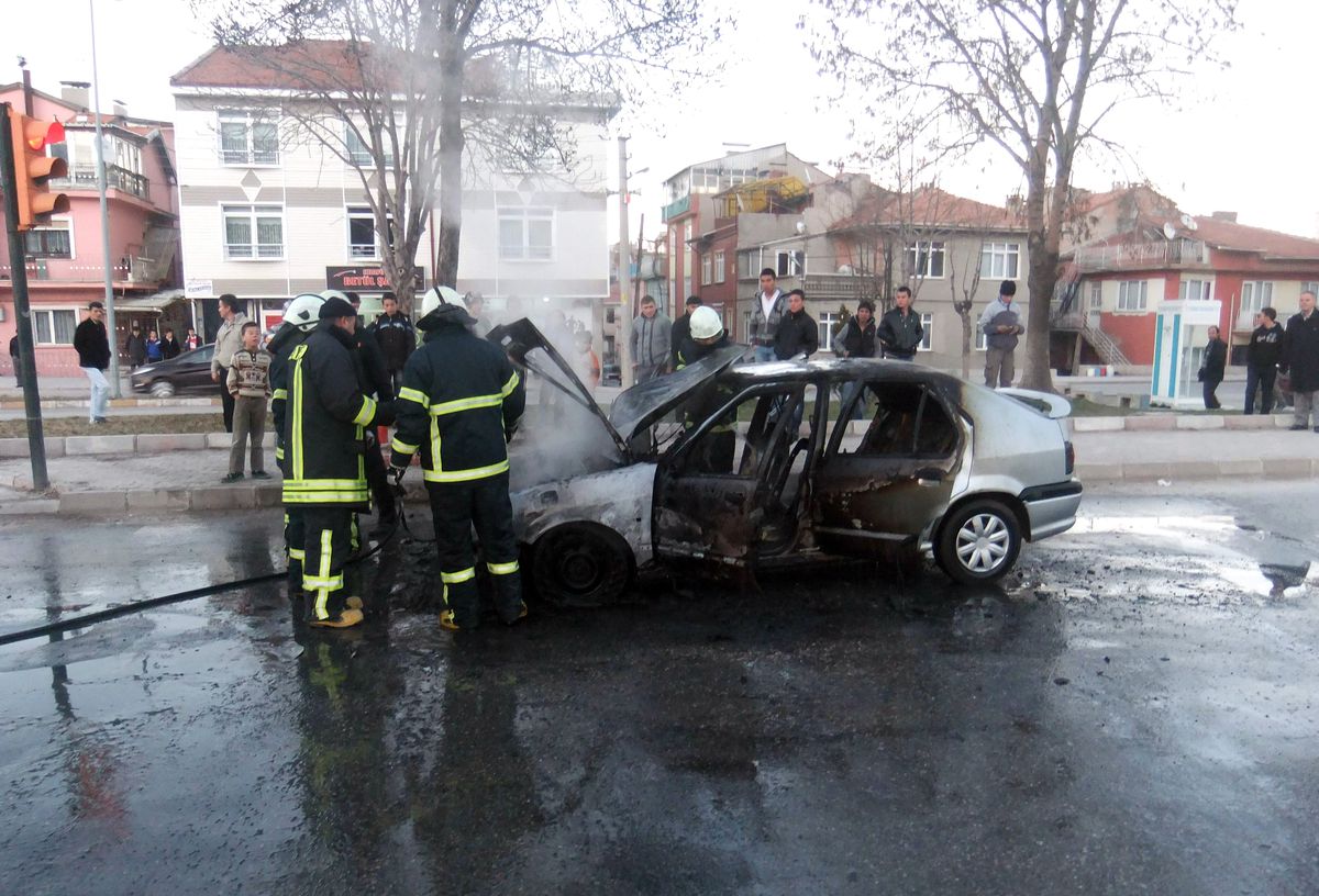 Hareket Halindeki Araç Alev Topuna Döndü