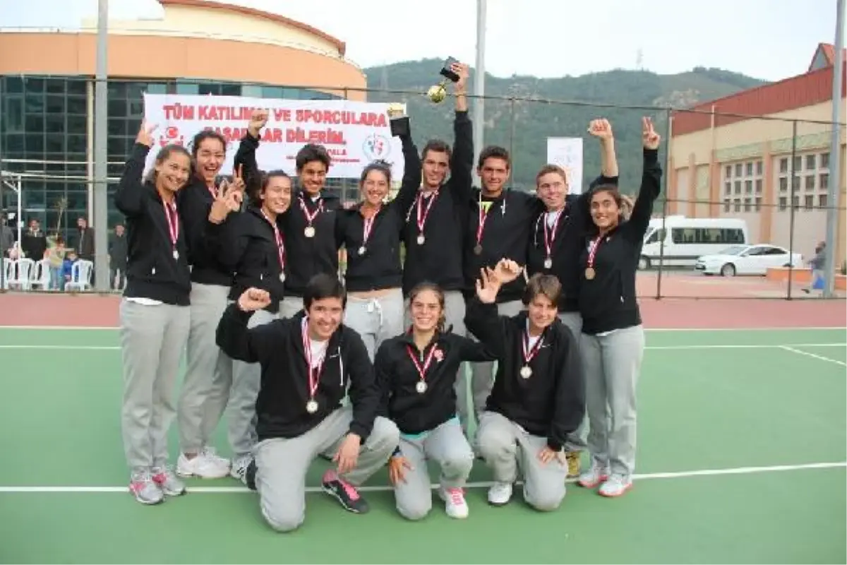 İstek Kız ve Erkek Tenis Takımı Dünya Tenis Şampiyonası\'nda