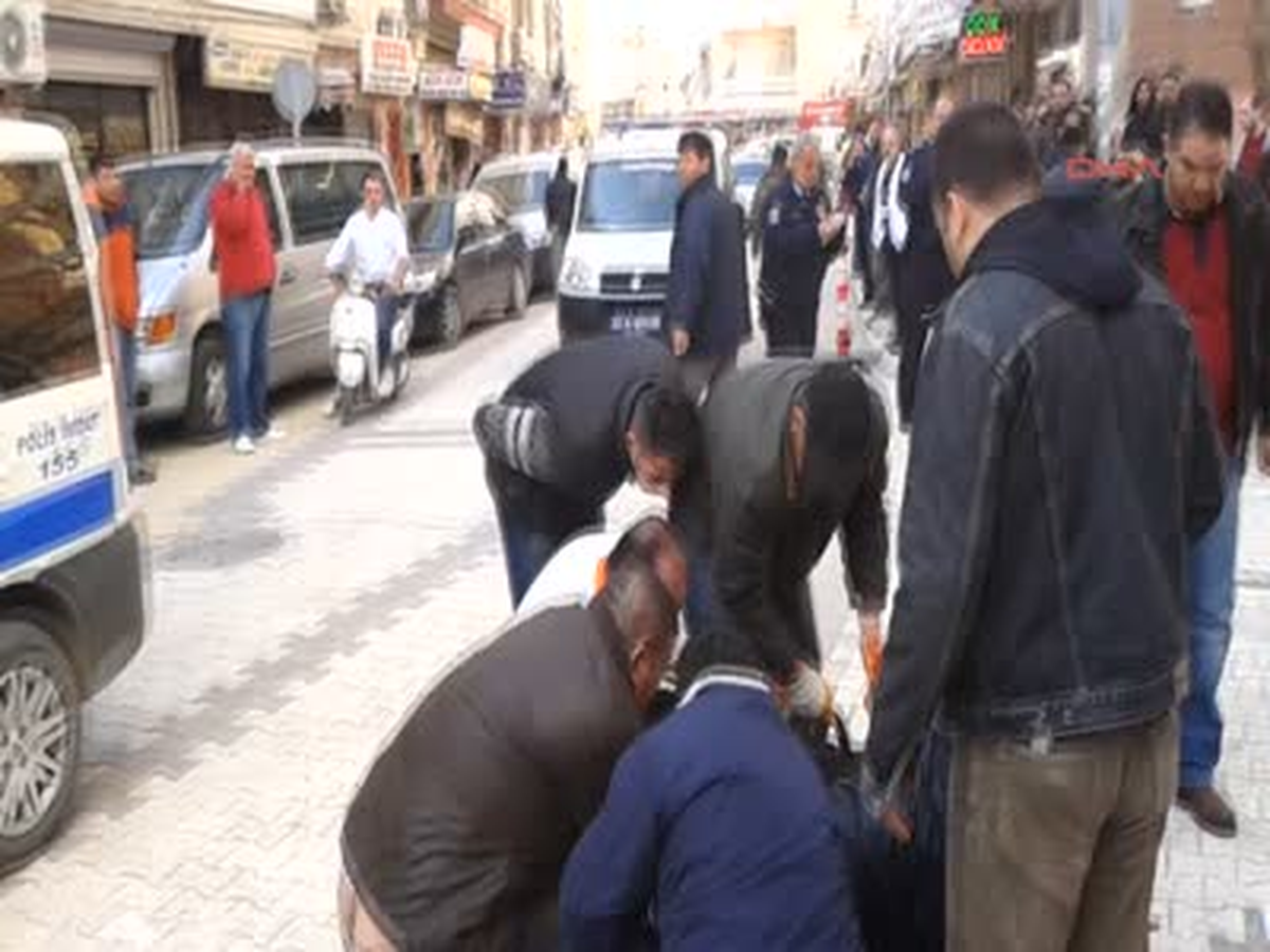 İzmir Esnaf Odası Başkanına Silahlı Saldırı İzmir\'in Menemen İlçesi\'nde Esnaf Odası Başkanı ve...