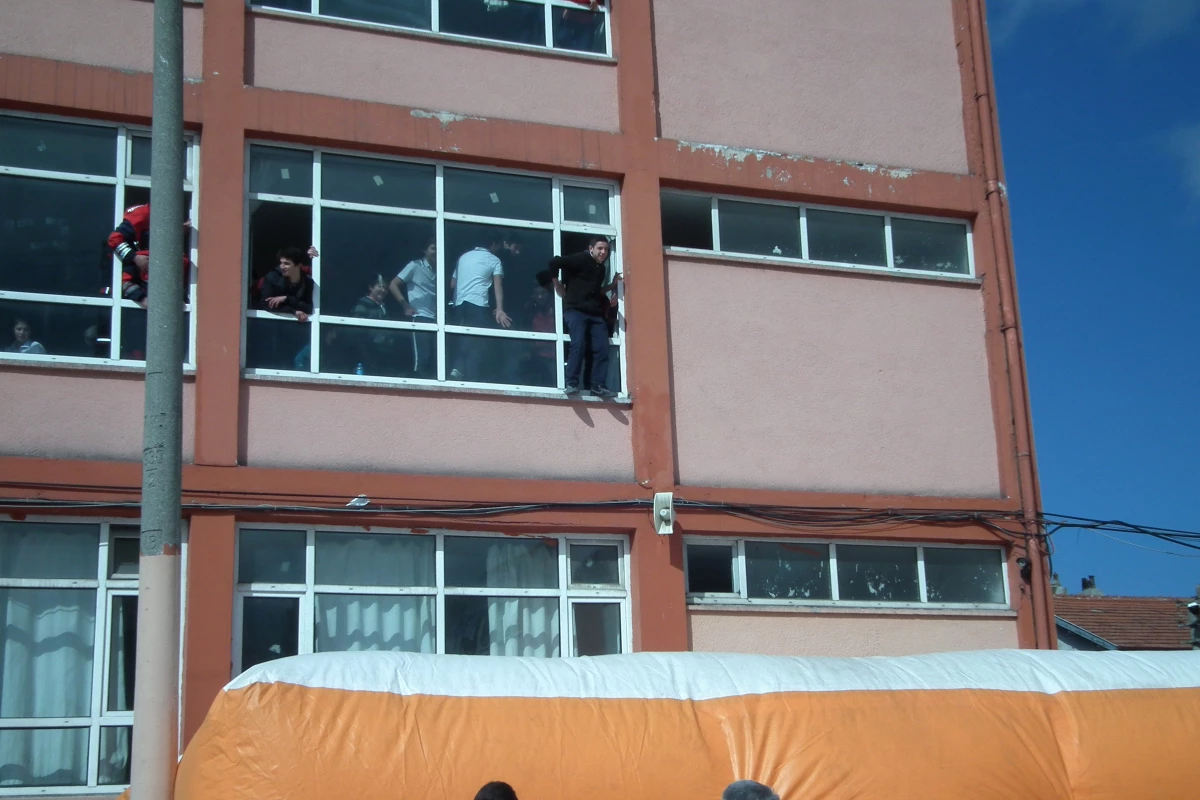 Kdz. Ereğli Belediyesi İtfaiyesinden Okullarda Deprem Tatbikatı