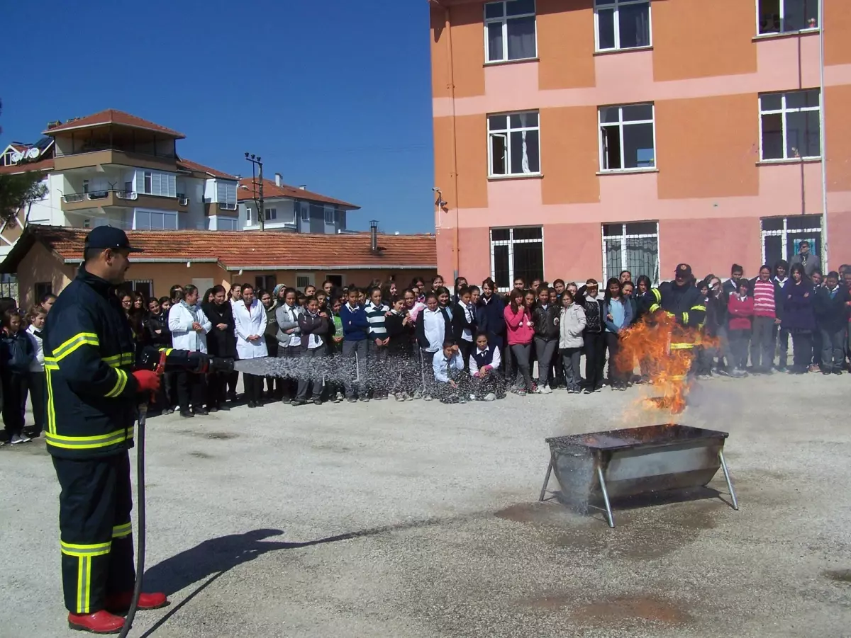 Kız Teknik ve Meslek Lisesi\'nde Yangın Tatbikatı Yapıldı