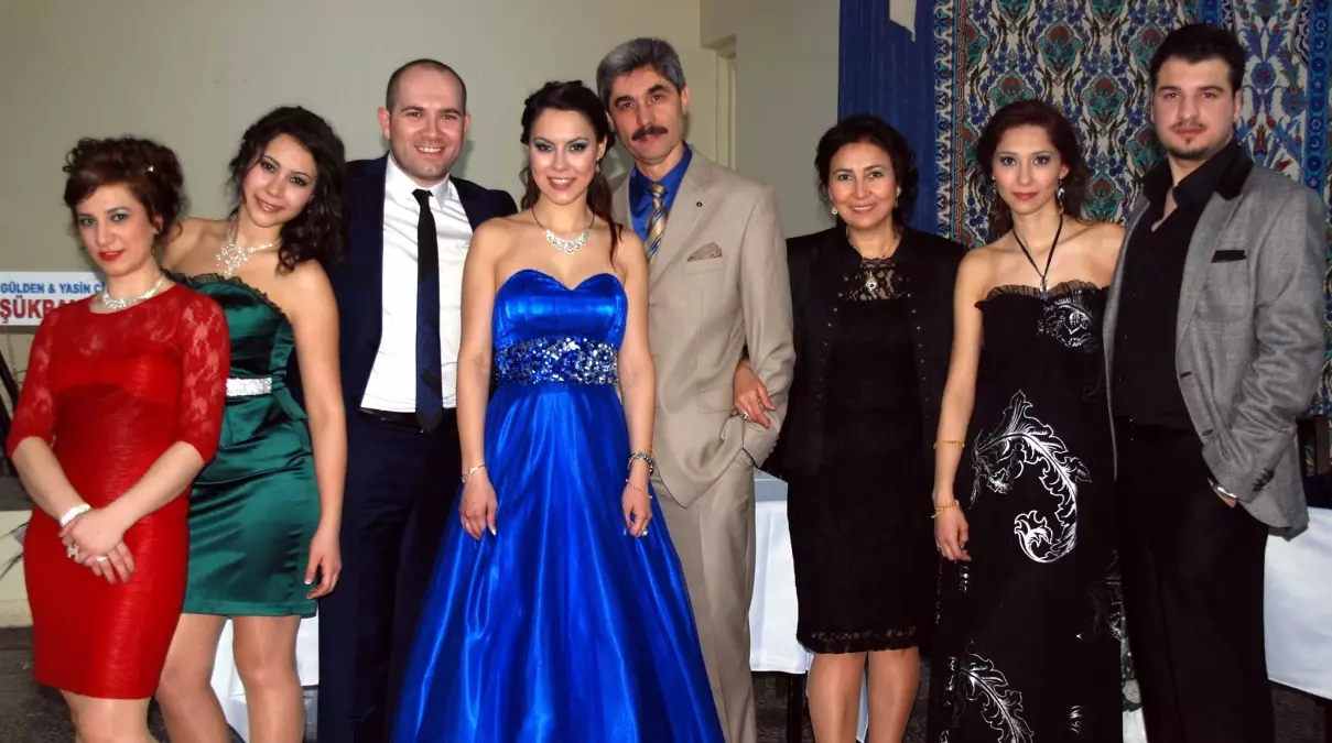 Kütahyalı Yerel Sanatçı Zeynel Sağ\'ın Mutlu Günü