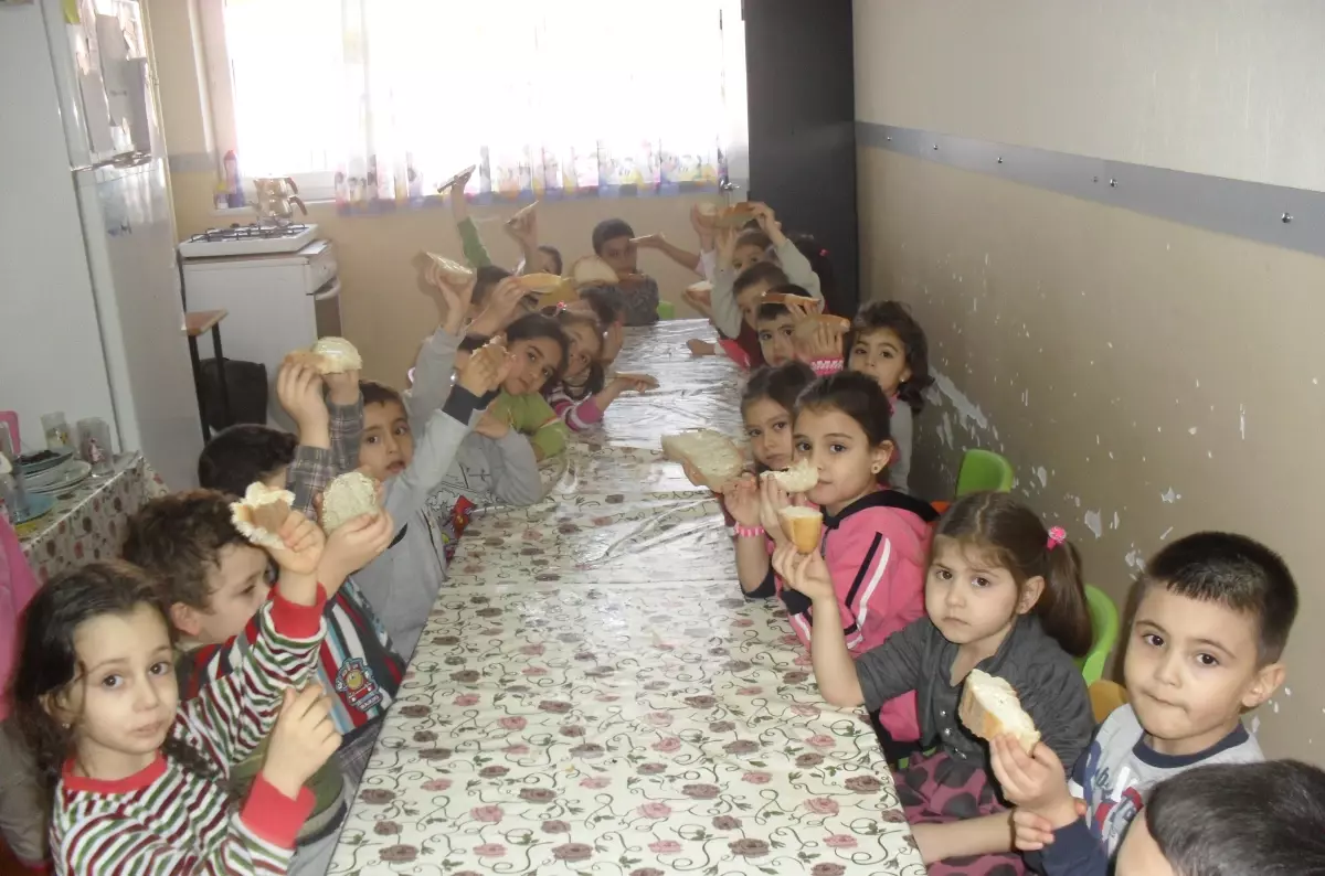 Miniklerden 'Ekmek İsrafına' Duyarlı Davranış