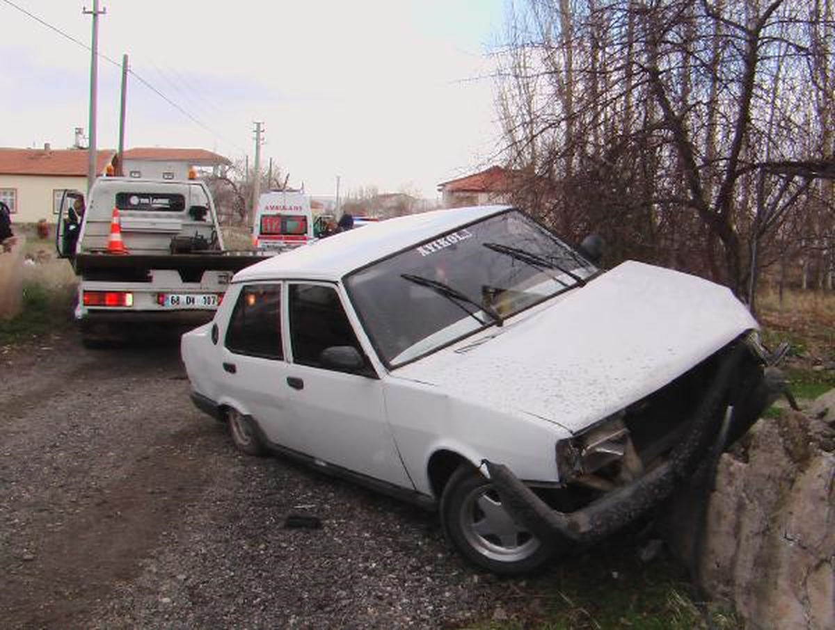 Polisten Kaçtı Kaza Yaparak Durabildi