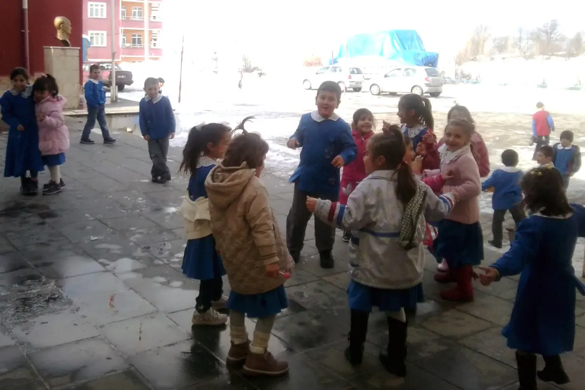 Öğrenciler Gangam Style ile Teneffüse Çıkıyor