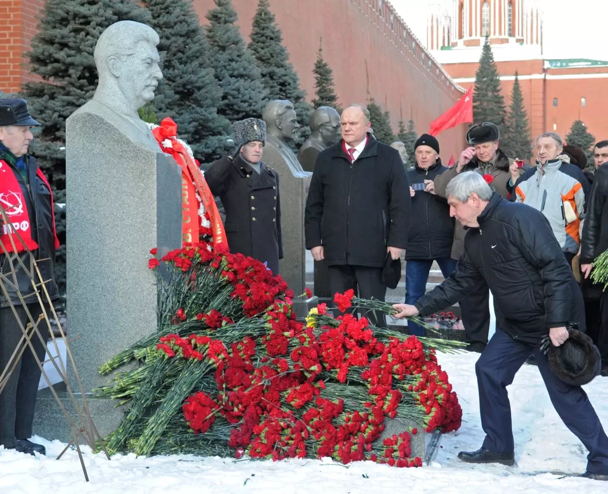 Stalin 60. Ölüm Yıldönümünde Moskova\'da Anıldı