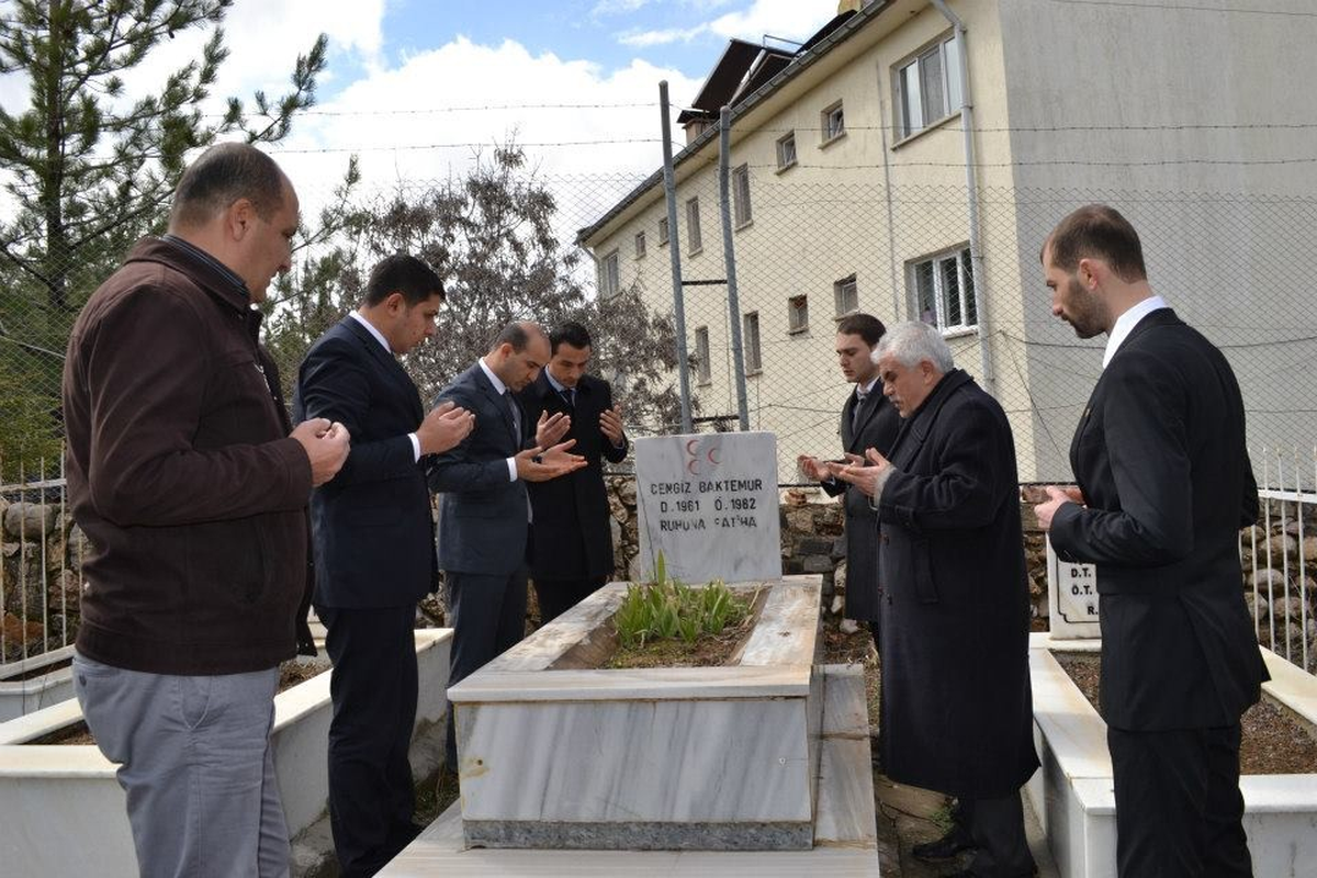 Ülkücülerden İdam Edilen Baktemur\'un Ailesine Ziyaret