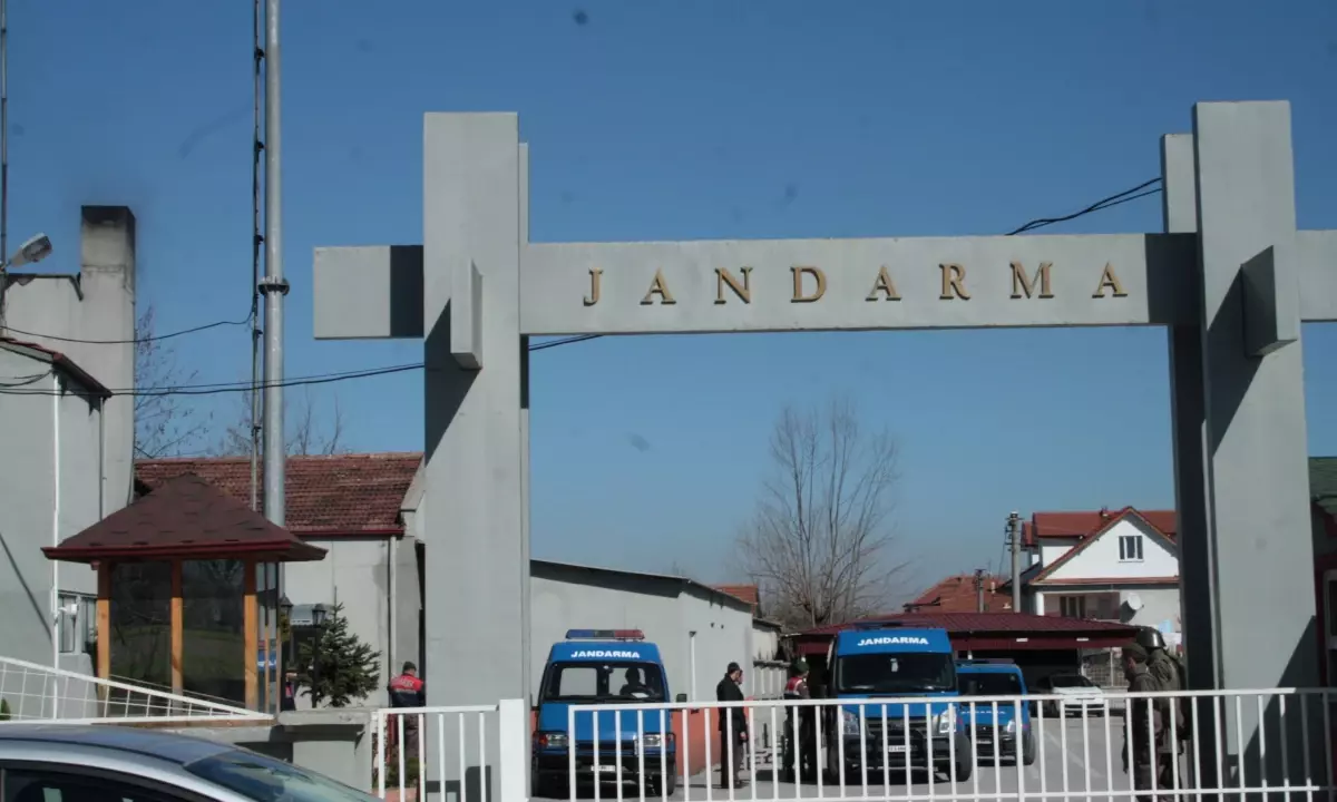 Akyazı'da Bıçaklı Kavga: 1'i Ağır 3 Yaralı