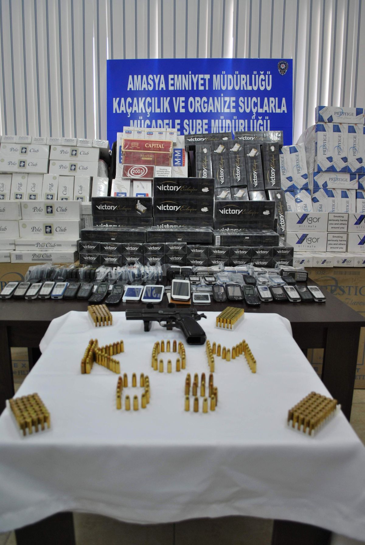 Amasya Polisinden Kaçak Sigara ve Cep Telefonu Operasyonu