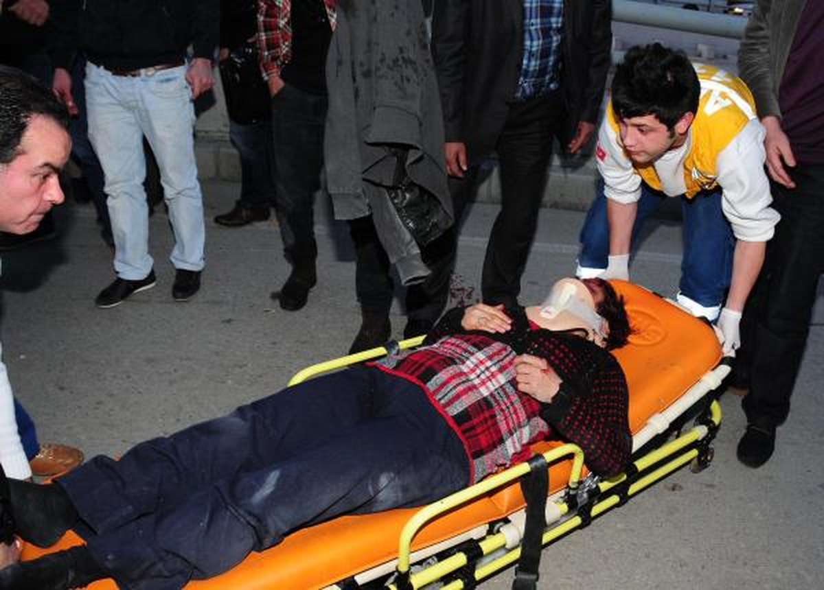 Ambulanstan Atlayıp, Eşine Çarpan Motosiklet Sürücüsünü Kovaladı