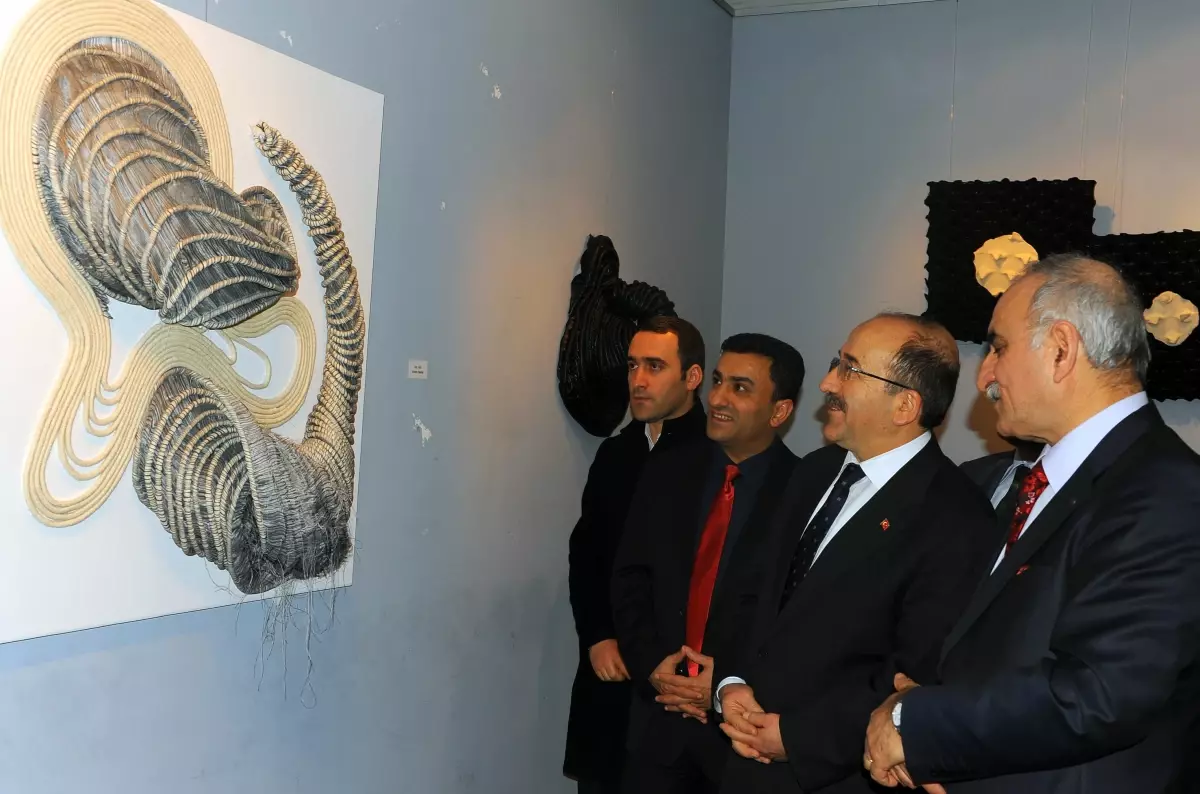 Başkan Gümrükçüoğlu, Tekstil Sergisi'ni Gezdi