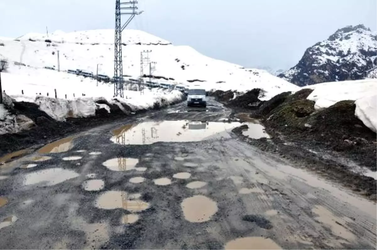 Beytüşşebap\'ta Bozuk Yol Sorunu Ele Alındı