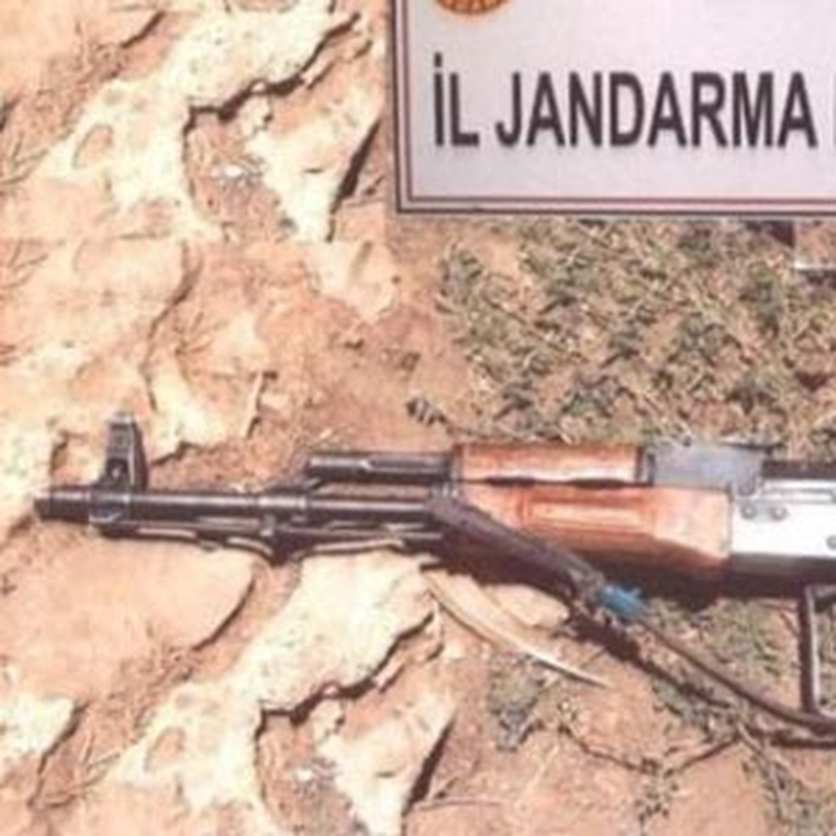 Bingöl\'de Toprağa Gömülü Kaleşnikof Bulundu