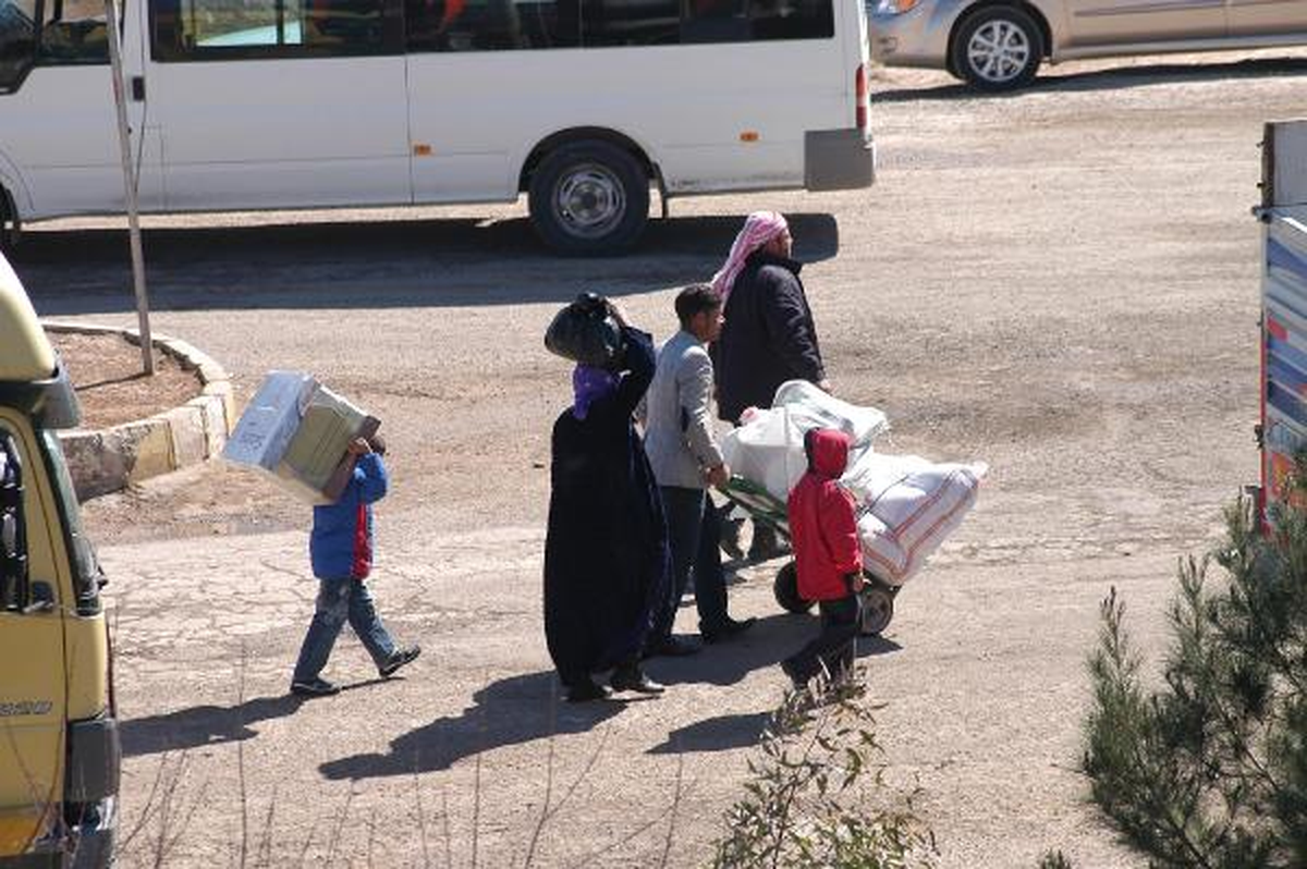 Çatışmadan Kaçan Suriyeliler Akçakale Sınırında