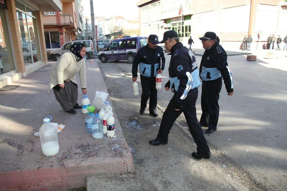 Eskişehir\'de 300 Kilogram Sağlıksız Süt İmha Edildi