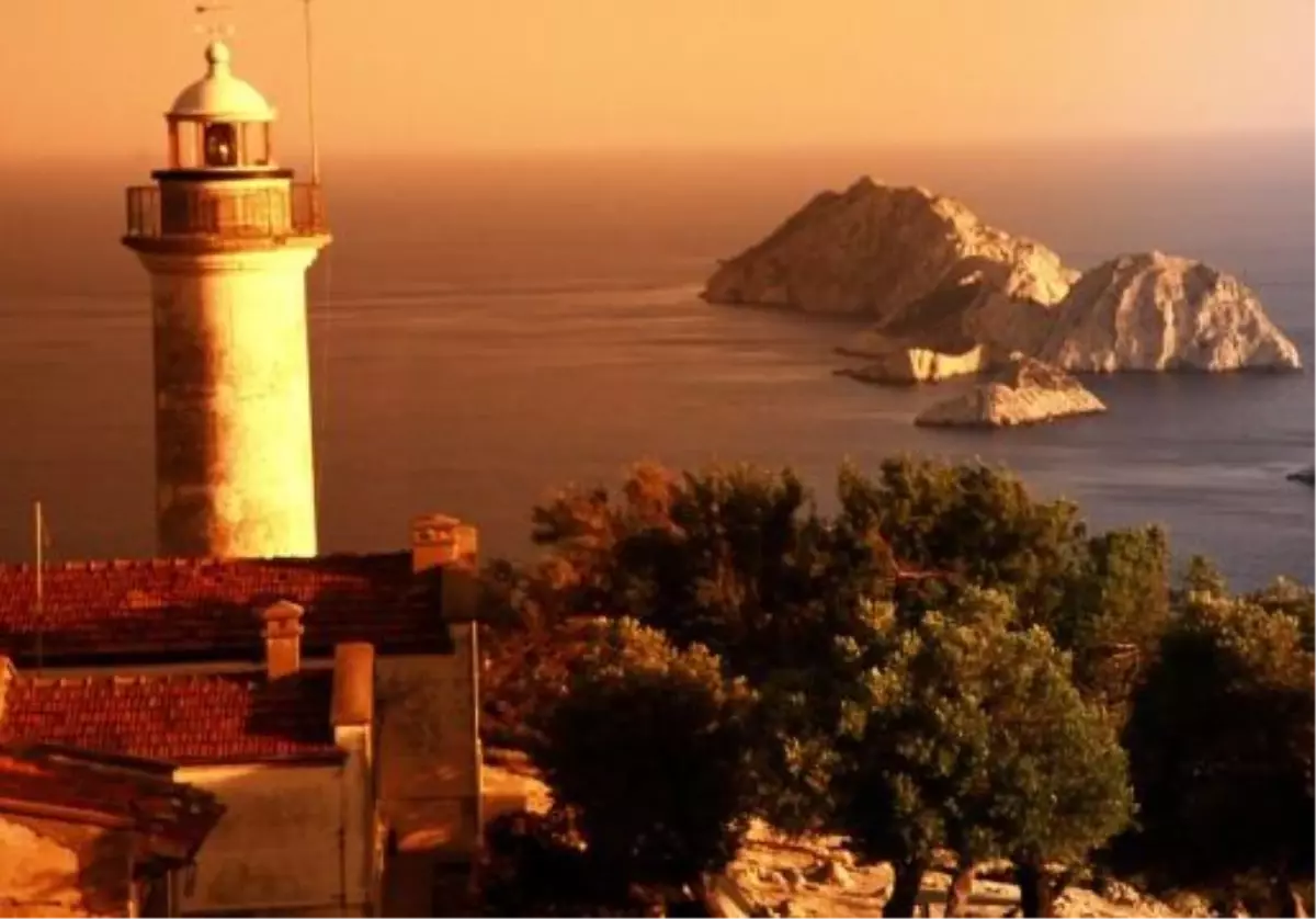 Gelidonya Feneri Doğa Severlerin Uğrak Yeri Oldu