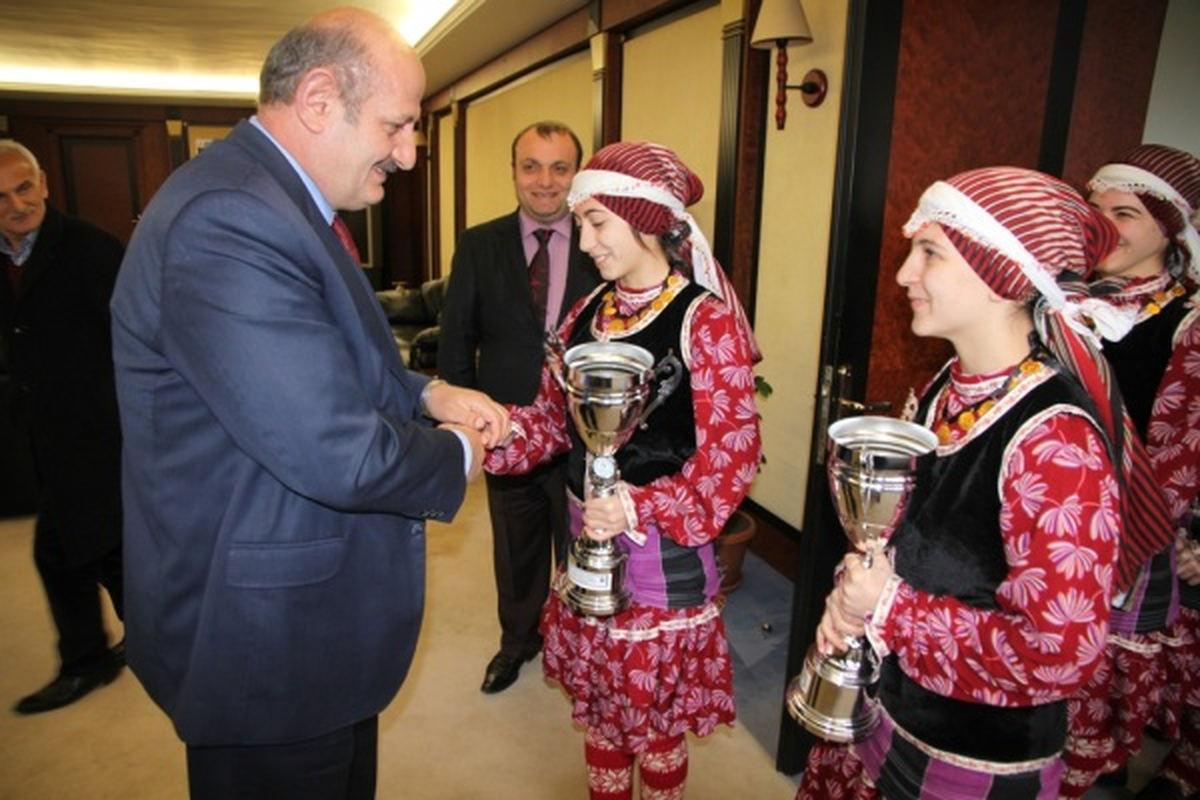 Halk Oyunları İl Birinciliğinde 2 Kupa Aldık