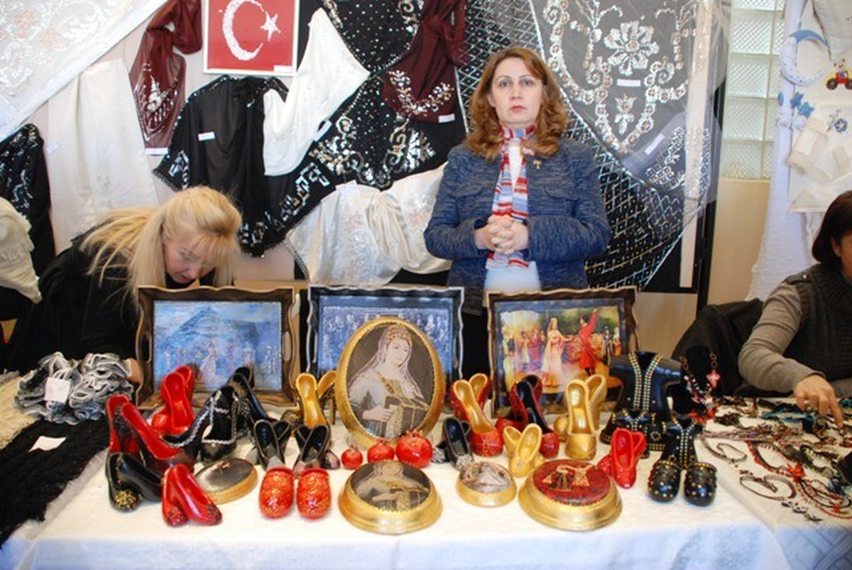 Kadınlar El Emeklerini Sergiledi