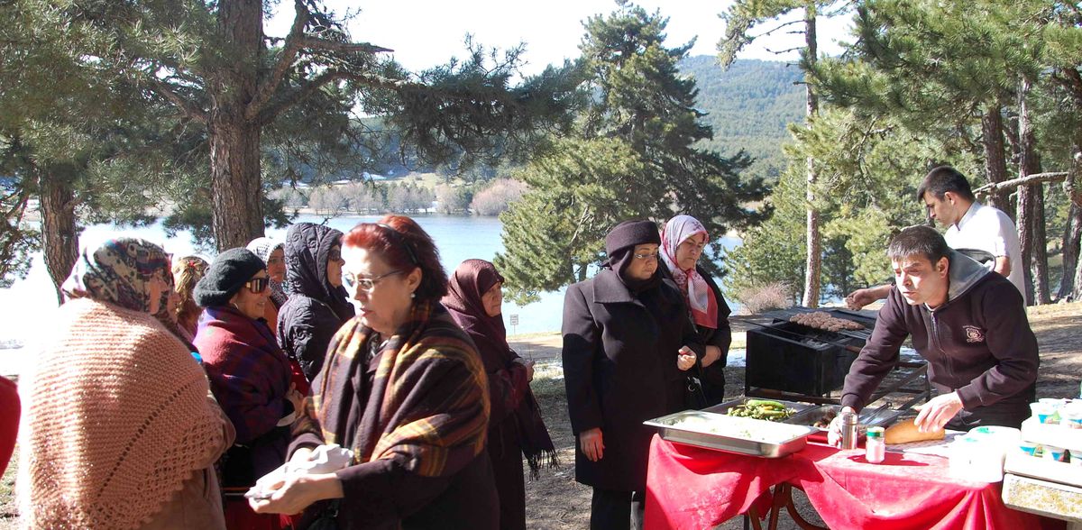 Kaplıca Müşterilerinin Zirvede Mangal Keyfi