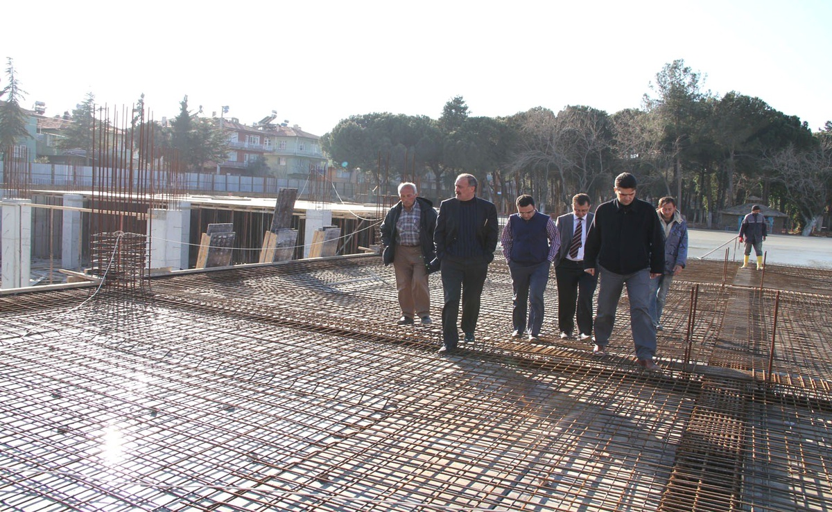 Kula\'da Kent Meydanı Çalışmaları Bütün Hızıyla Devam Ediyor