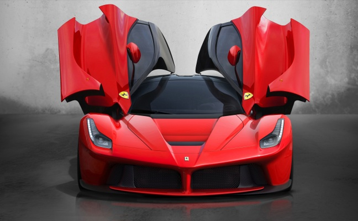"LaFerrari" Cenevre\'nin Yıldızı Oldu